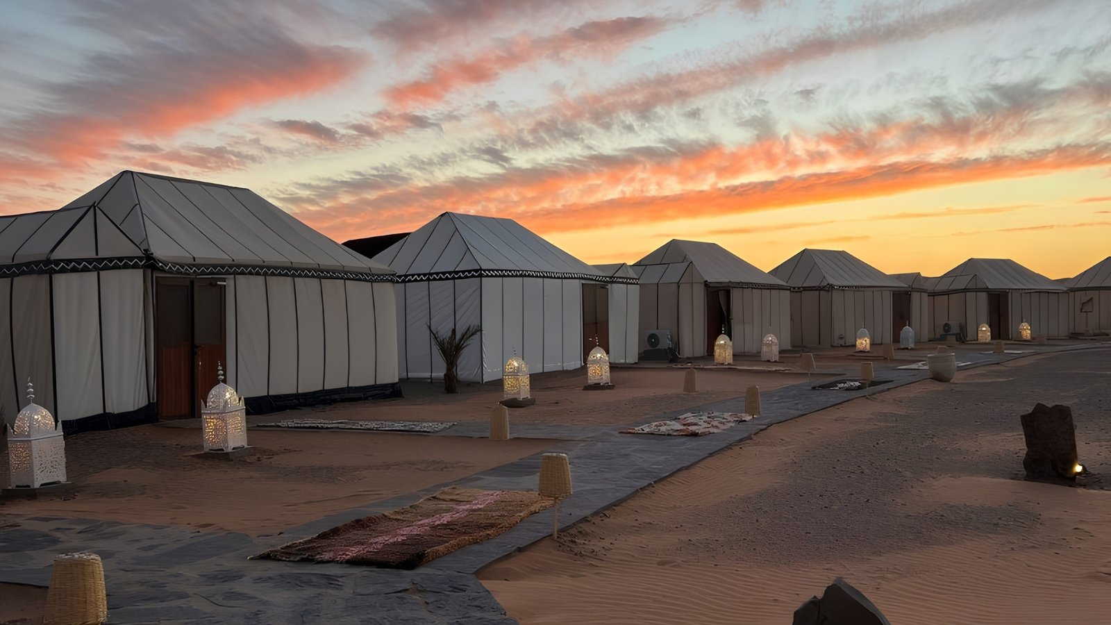 Sunset over the dunes of Merzouga in the Sahara